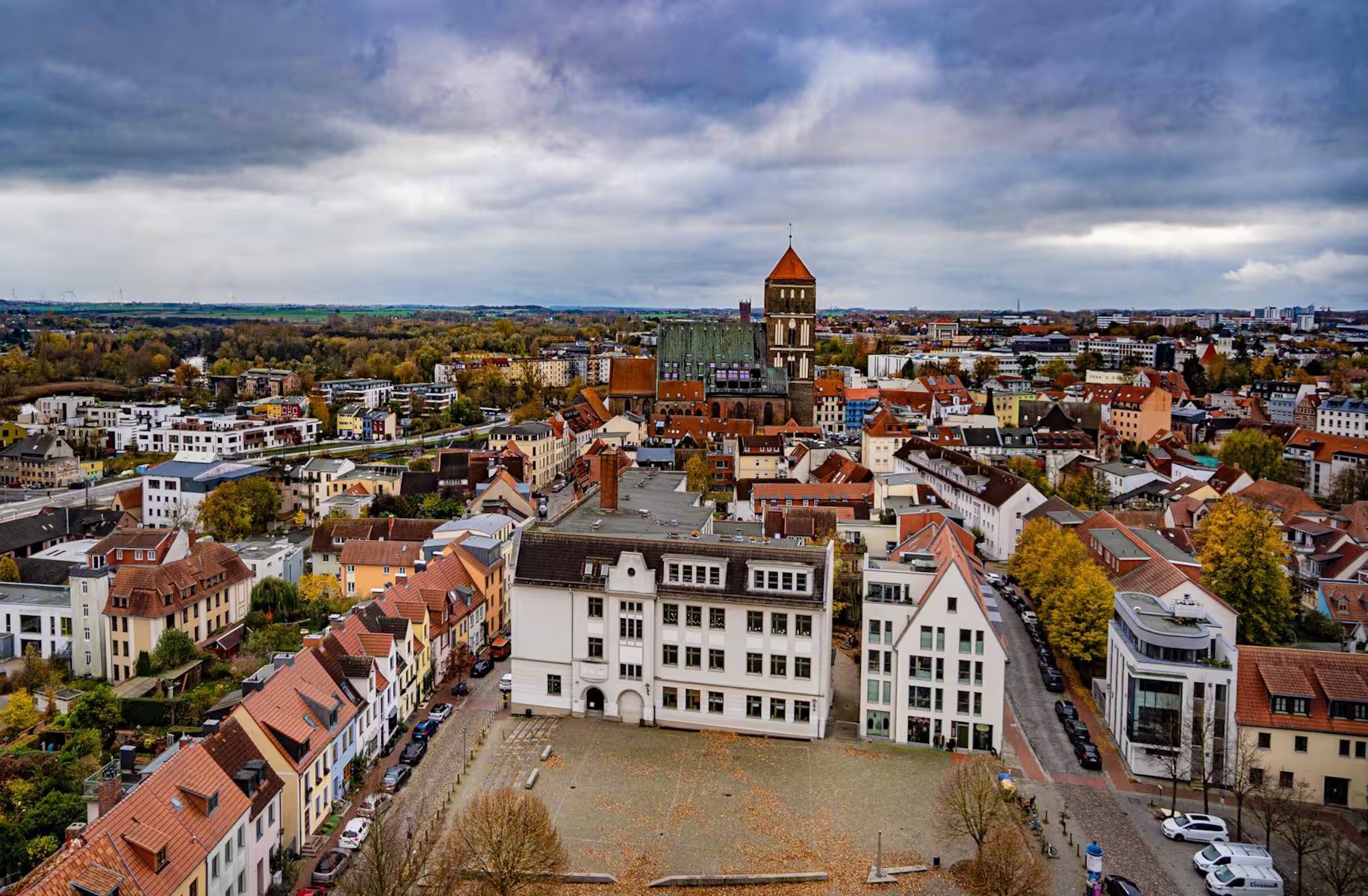 Luftaufnahme der Altstadt von Rostock – Teil der Route im Stadtspiel „Im Schatten des Greifs“